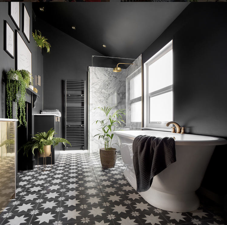 https://www.madaboutthehouse.com/wp-content/uploads/2018/07/black-and-white-and-brass-bathroom-belonging-to-jess-hurrell-of-gold-is-a-neutral-by-jmcatphoto.png