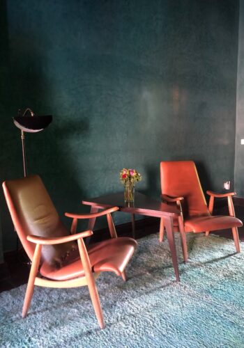 mid-century modern chairs at El Fenn hotel. Marrakech